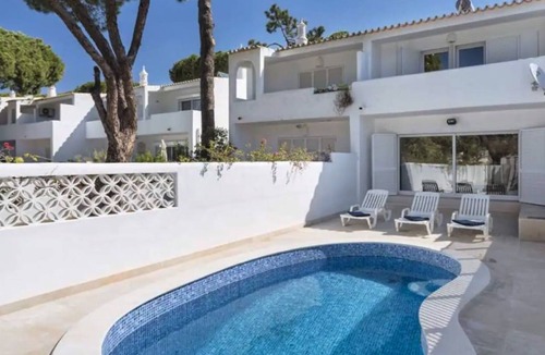 Vale do Garrao Villa | Villa 'Alisha's' with Private Pool, Wi-Fi and Air Conditioning
