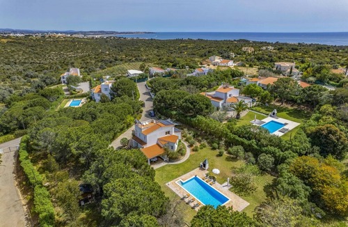Caramujeira Villa | Villa Amoreira by Villa Plus