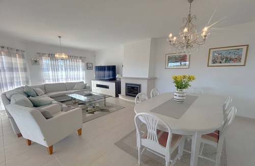 Porto de Mos Villa | Villa Bardi 3 bedroom villa with Jacuzzi