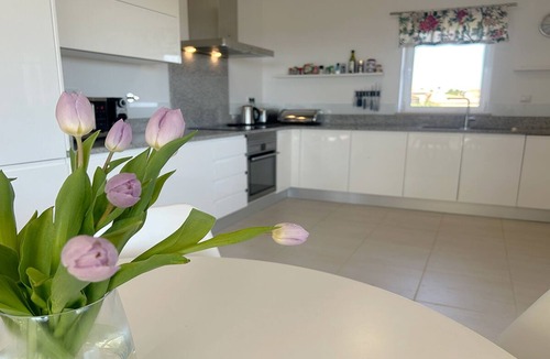 Porto de Mos Villa | Villa Bardi 3 bedroom villa with Jacuzzi