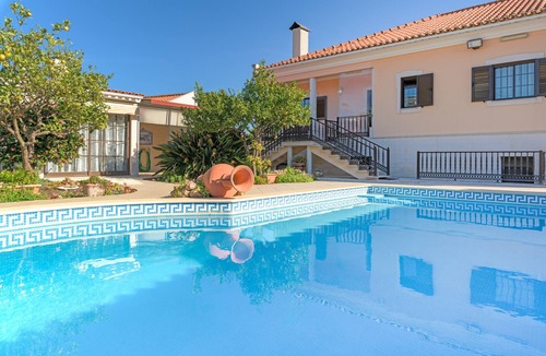 Aldeia de Brescos Villa | Villa 'Beautiful Deluxe 4 Bedroom' with Private Pool, Garden & Wi-Fi