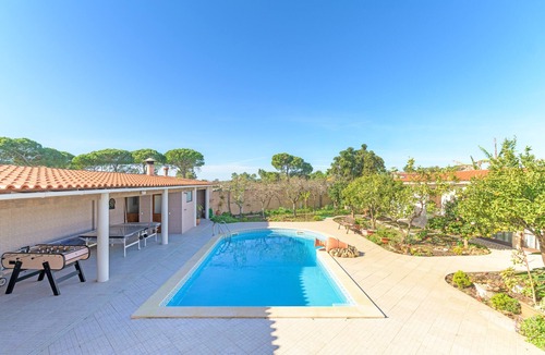 Aldeia de Brescos Villa | Villa 'Beautiful Deluxe 4 Bedroom' with Private Pool, Garden & Wi-Fi