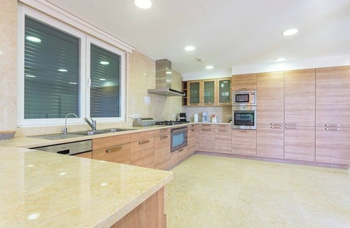 Cascais Villa | Villa Belga Queen - Private holiday villa in Cascais with AC, heated pool,football table and tennis table