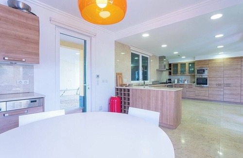 Cascais Villa | Villa Belga Queen - Private holiday villa in Cascais with AC, heated pool,football table and tennis table