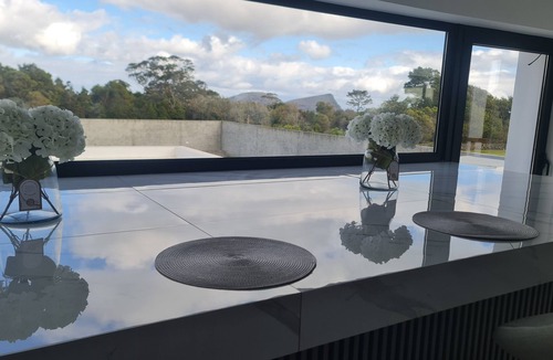 Angra do Heroismo Villa | Villa 'Bella Casa' with Lake View, Private Pool and Air Conditioning