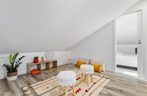 Santo Antonio Villa | Villa Camelia by Homie