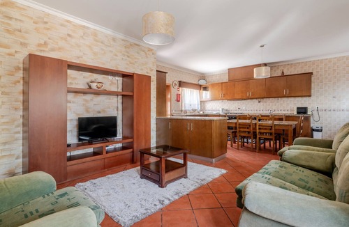Felgueiras Villa | Villa 'Casa Da Carriça' with Private Pool, Private Terrace and Wi-Fi