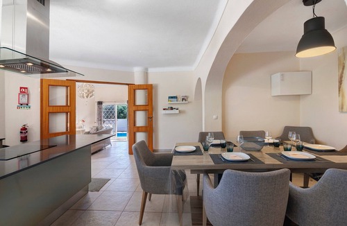 Vilamoura Villa | Villa 'Casa Katz' with Private Pool, Wi-Fi and Air Conditioning