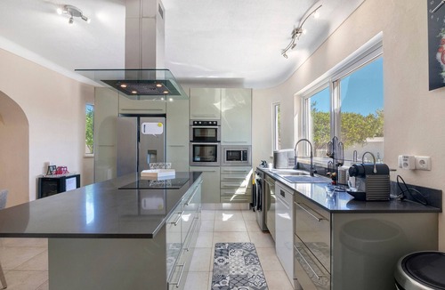 Vilamoura Villa | Villa 'Casa Katz' with Private Pool, Wi-Fi and Air Conditioning