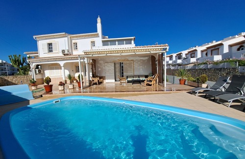 Olhos D'Agua Villa | Villa Casanova – 5 Bedrooms, All En Suite, Private Pool, 900m from the Beach