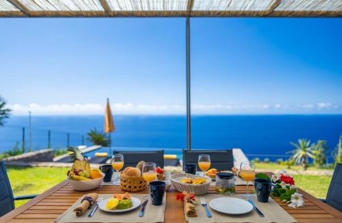 Prazeres Villa | Villa Fauna Calheta Infinity Pool & Nature Views