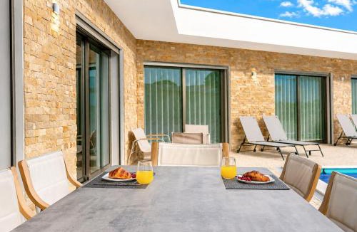 Nadadouro Villa | Villa Flamingo - BY SCH