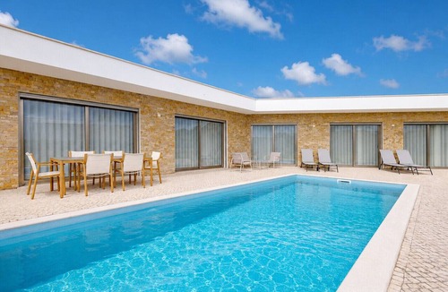 Nadadouro Villa | Villa Flamingo - BY SCH