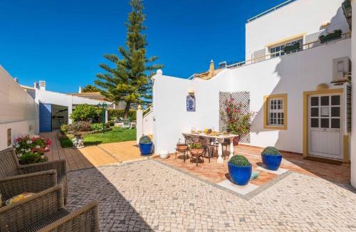 Pera Villa | Villa Glamour by Portucasa