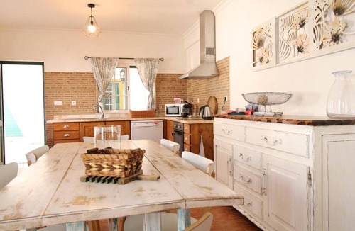 Junqueira Villa | Villa 'Grandvale' with Private Terrace, Wi-Fi and Air Conditioning