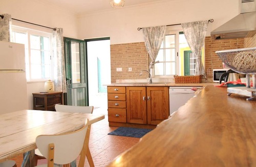 Junqueira Villa | Villa 'Grandvale' with Private Terrace, Wi-Fi and Air Conditioning