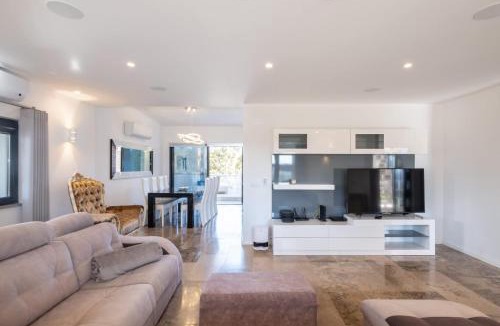 Porches Villa | Villa Horizon Grande - Stunning Luxury villa great location sleeps 16