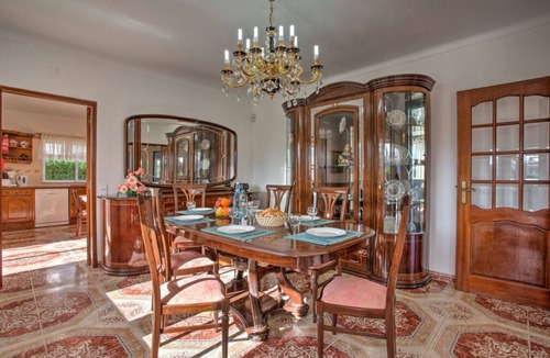 Alporchinhos Villa | Villa in Alporchinhos (Porches) within walking distance to the beach.