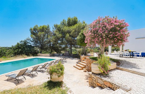 Lagoa e Carvoeiro Villa | Villa in the Valley with Private Pool