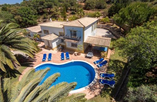 Caramujeira Villa | Villa Isabel Stunning villa BBQ area Pool