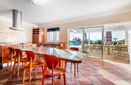 Albufeira Villa | Villa 'Las Rosas' with Private Pool, Wi-Fi and Air Conditioning