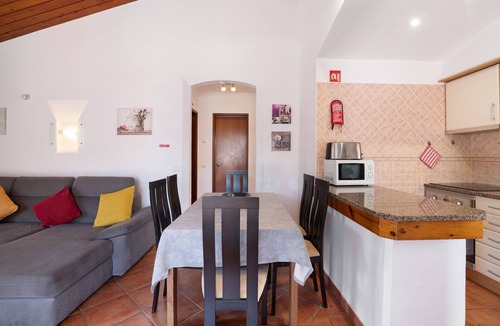 Oura Villa | Villa Lotus with Private Pool and Air Conditioning