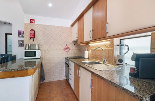 Oura Villa | Villa Lotus with Private Pool and Air Conditioning