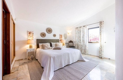 Caramujeira Villa | Villa Lua - Three Bedroom Villa, Sleeps 6