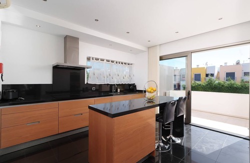 Lagoa House | Villa Marina Luxurious House w/Pool by LovelyStay
