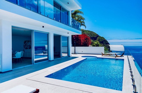 Arco da Calheta House | Villa Nero – Private Luxusvilla mit beheizbarem Pool & Atlantikblick