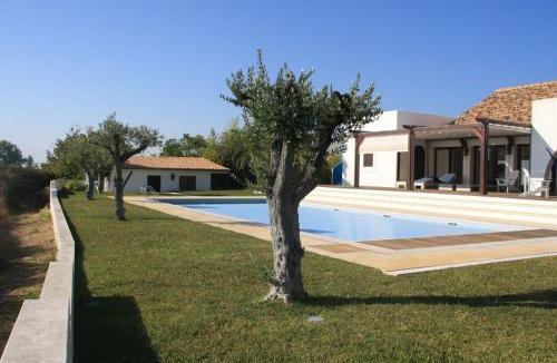 Fornos Villa | Villa Oasis Azul - Beautiful Villa With Heated Private Pool, Short Walk To All Amenities