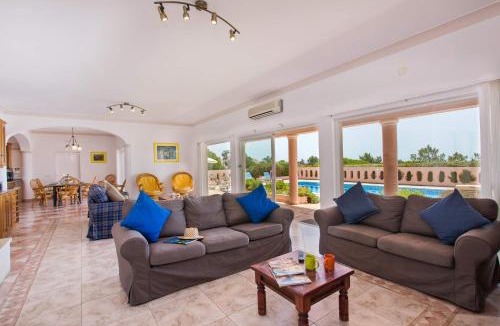 Caramujeira Villa | Villa Ocean View by Villa Plus