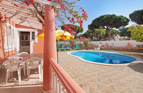 Vale Navio Villa | Villa 'Paraíso' with Private Pool, Wi-Fi, and Air Conditioning
