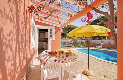 Vale Navio Villa | Villa 'Paraíso' with Private Pool, Wi-Fi, and Air Conditioning