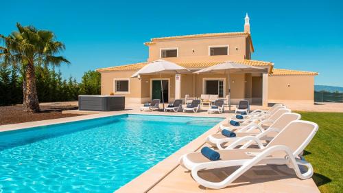 Carvoeiro Villa | Villa Paradise - Moradia tranquila com piscina aquecível e BBQ - Albufeira