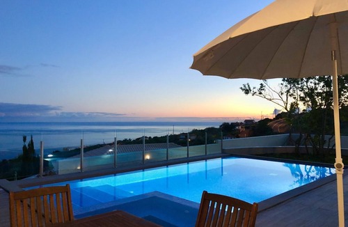 Estreito da Calheta Villa | Villa Pinheira IV,dois quartos ,piscina,jacuzzi e vista mar