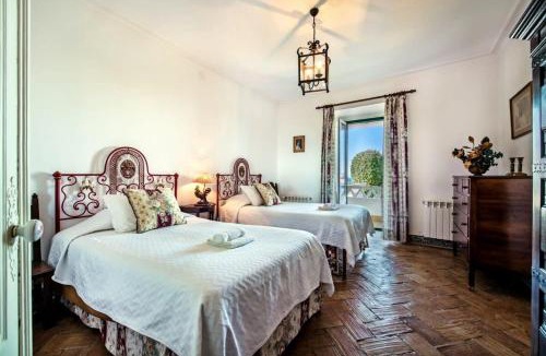 Ferragudo Villa | Villa Portimao View