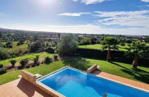 Estombar Apartment | Villa Premium