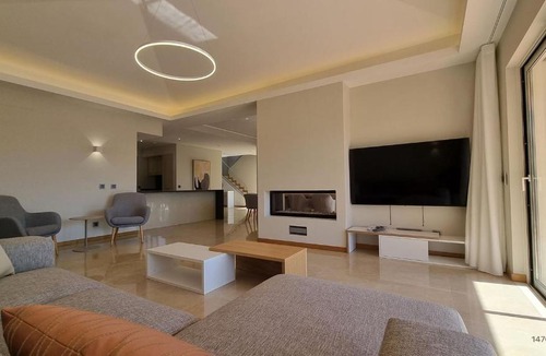 Estombar Apartment | Villa Premium
