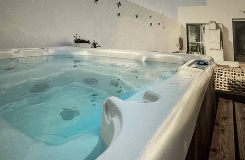 Cardielos Villa | Villa, private heated pool and jacuzi, close beach
