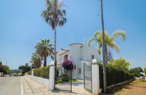 Vilamoura Villa | Villa Sara - Traditional villa up to 8 persons with pool, garden and BBQ, near the beach and a golf resort in Vilamoura - Algarve