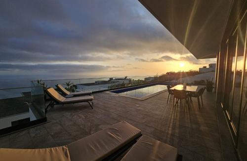 Prazeres Villa | Villa Serenity by Rentallido