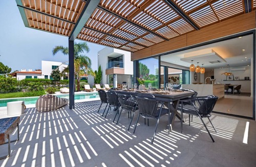 Carvalhal Villa | Villa Shakira - Fabulous villa with swimming pools, 100 m from the beach