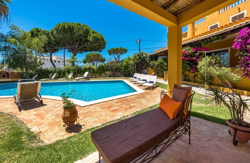 Branqueira Villa | Villa Sobreiro with spacious living areas and a serene ambiance.