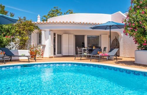 Monte Raposo Villa | Villa Sunshine - Escapadinha tranquila com piscina e BBQ em Armação de Pêra