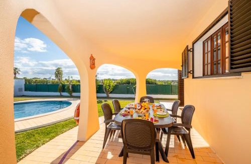 Patroves Villa | Villa Ushuaia - Casa charmosa com piscina aquecível e BBQ