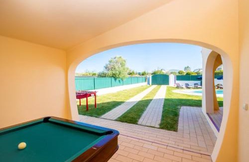 Patroves Villa | Villa Ushuaia - Casa charmosa com piscina aquecível e BBQ