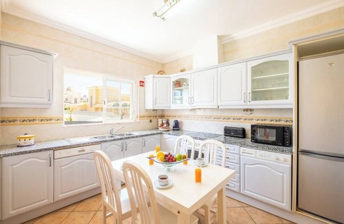 Albufeira Ski Chalet | Villa Vista Marina