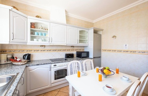 Albufeira Ski Chalet | Villa Vista Marina