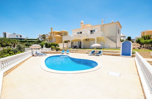 Albufeira Ski Chalet | Villa Vista Marina